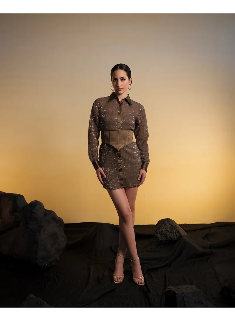 أوهسوفلي فستان نسائي قصير أنيق بمقاس انسيابي وجاذبية راقية بلمسة عصرية وأنيقة مثالي للإطلالات الكاجوال والمناسبات الاجتماعية